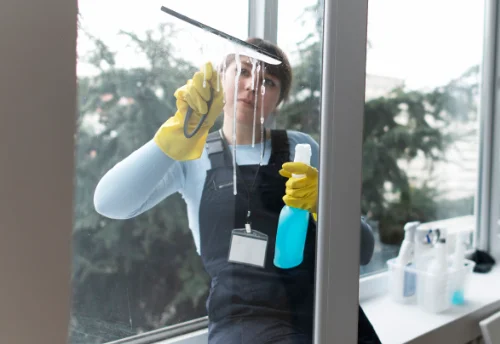 Nettoyage de vitres intérieures et extérieures au Bois-Plage-en-Ré